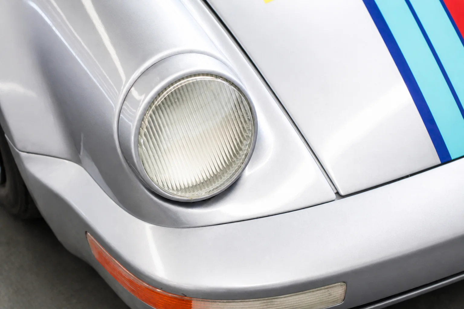 964R round headlight and silver bodywork